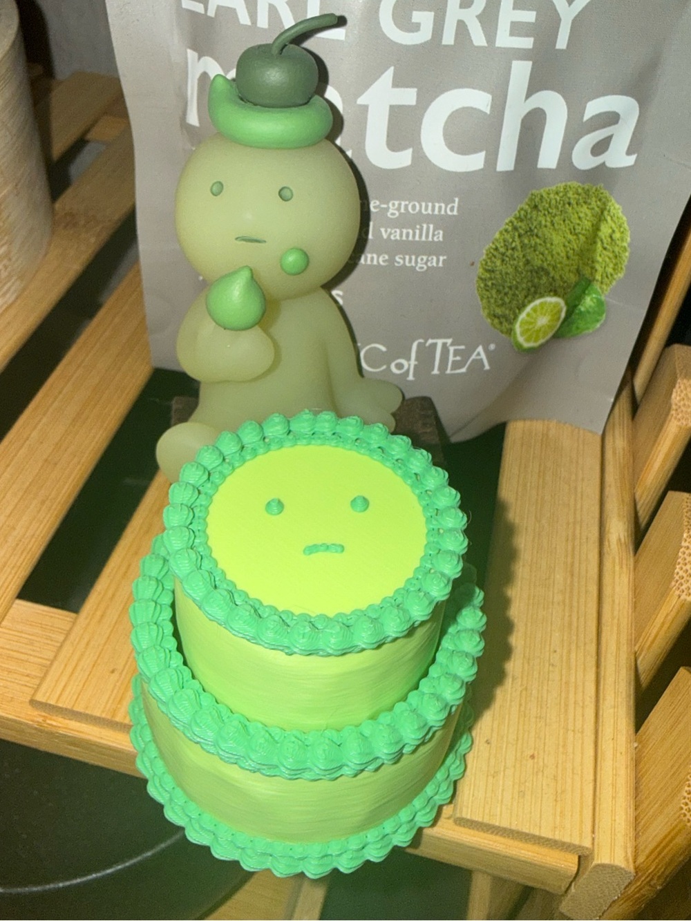 Smiski Cake clicker, looks so cute next to Smiski eating cake